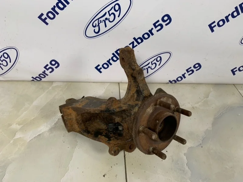 Кулак поворотный Ford Focus 3 2011-2019 1702855 CB8, передний левый