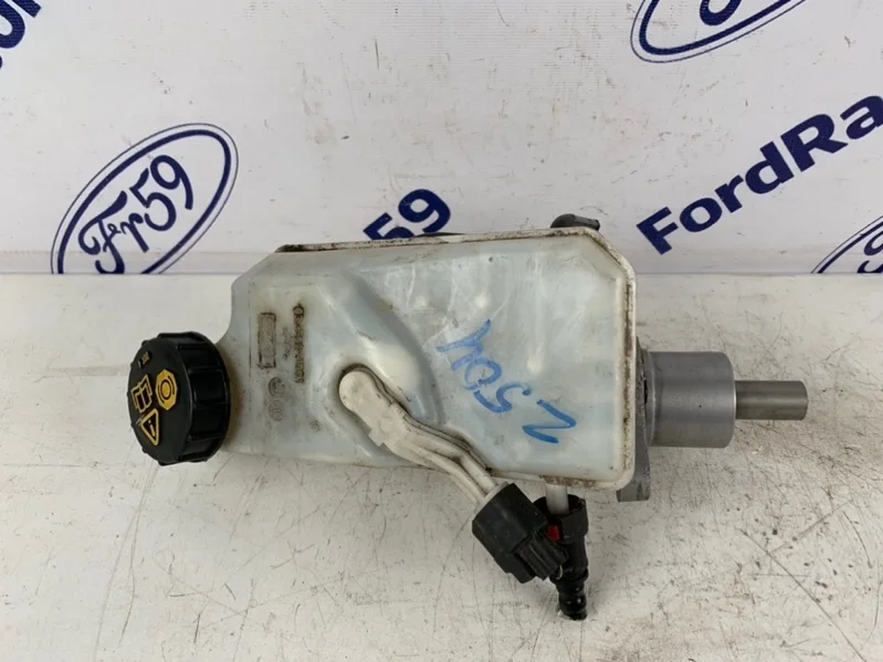 Бачок тормозной жидкости Ford Focus 2 2010 1743324 CB4 2.0 (AODA)