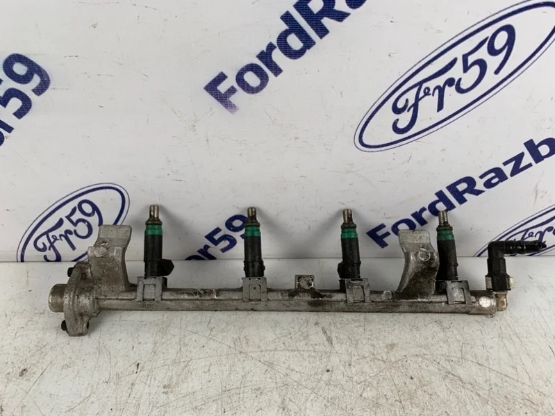 Рампа топливная Ford Focus 2 2005-2011 1306060 CB4 1.4-1.6
