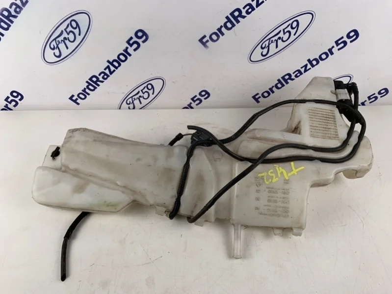Бачок омывателя Ford C-Max 2007 1746224 C214 1.6 (SHDA)