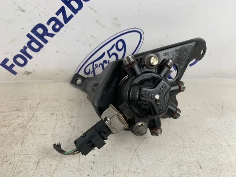 Рампа топливная Ford Focus 2 2008 1445928 CB4 1.8 TDCI