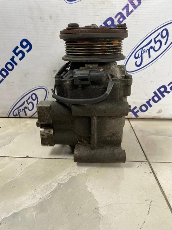 Компрессор кондиционера Ford Mondeo 3 2005 1710586 B4Y 2.0 (CJBB)