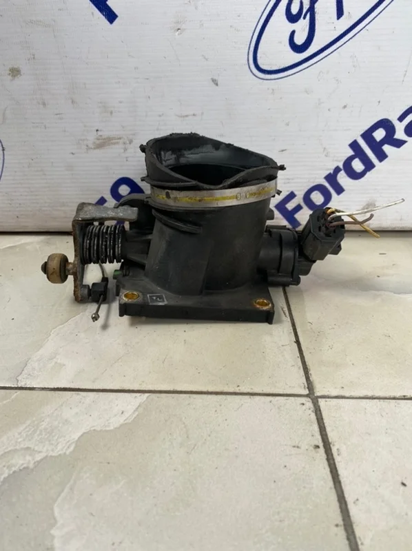Дроссельная заслонка Ford Mondeo 3 2005 1720737 B4Y 2.0 (CJBB)