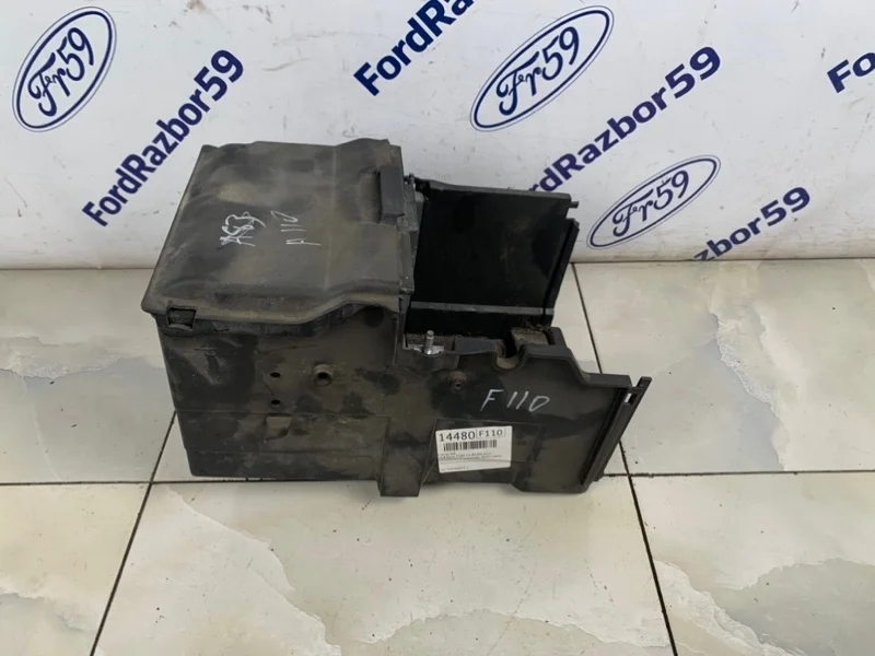 Корпус АКБ Ford Focus 3 2011 1753501 CB8 1.6 (PNDA)