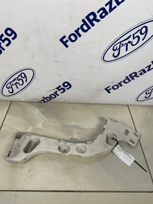 Кронштейн бампера Ford Focus 3 2011 1742939 CB8 1.6 (PNDA), задний левый