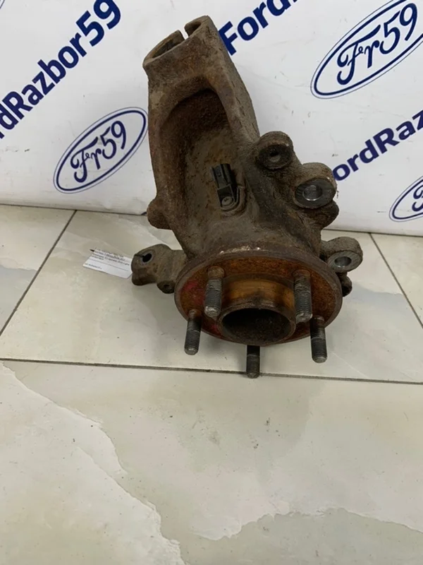 Кулак поворотный Ford Focus 3 2011 1702854 CB8 1.6 (PNDA), передний правый