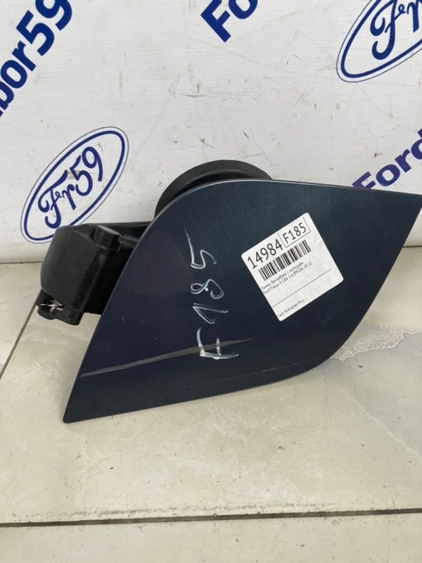 Лючок бензобака с колодцем Ford Focus 3 2011 1746391 CB8 1.6 (PNDA)
