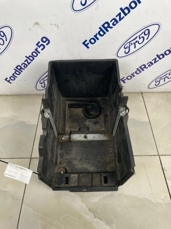 Корпус АКБ Ford Focus 3 2011 1753501 CB8 1.6 (PNDA)