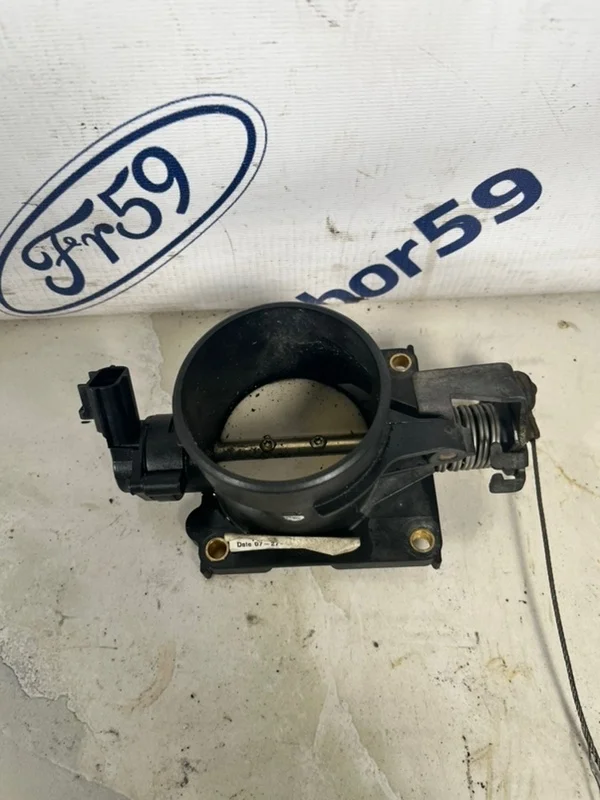 Дроссельная заслонка Ford Mondeo 3 2001 1360552 B4Y 1.8 (CHBA)