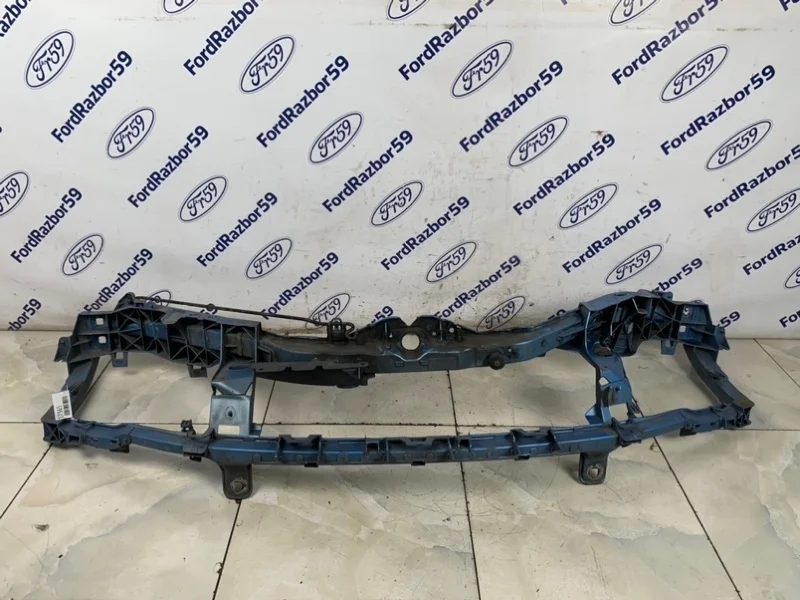 Панель передняя (телевизор) Ford Focus 2 2008 1675180 CB4