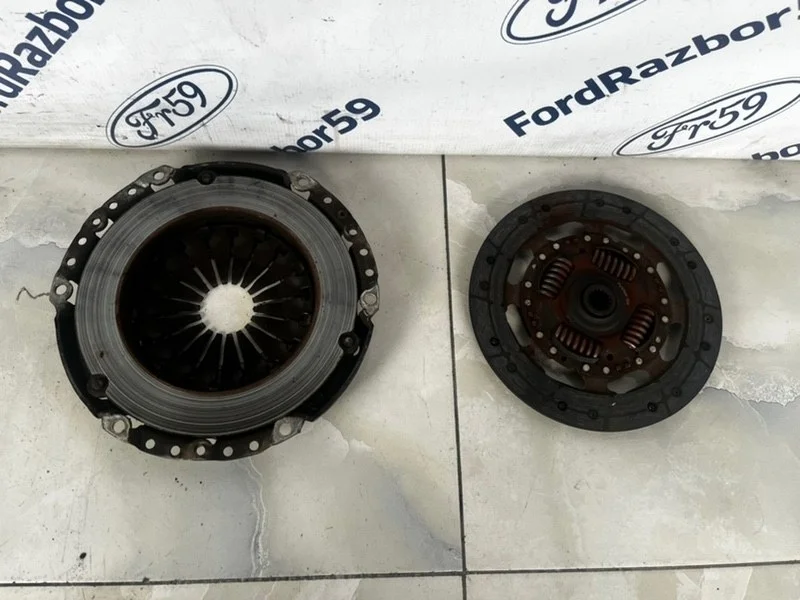 Сцепление (диск + корзина) Ford Focus 1 2004 1252272 DAW 1.8 (EYDB)