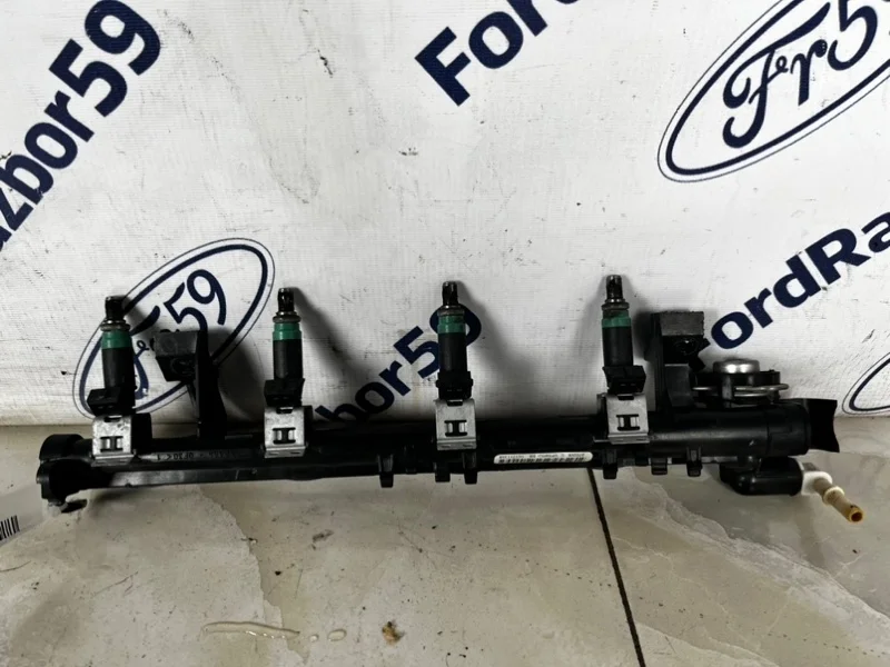 Рампа топливная Ford C-Max 2008 1698074 C214 1.6 (SHDA)