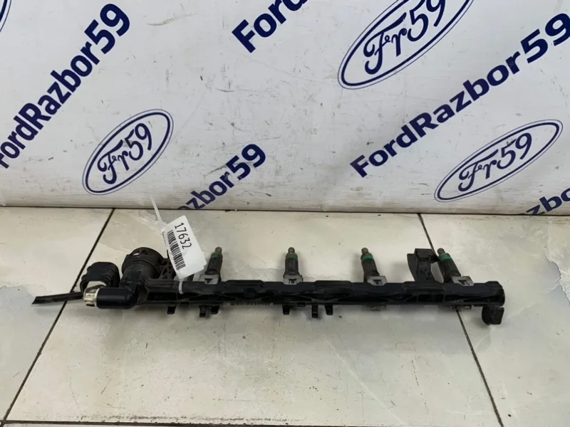 Рампа топливная Ford Focus 2 2009 1698074 CB4 1.6 (SHDA)
