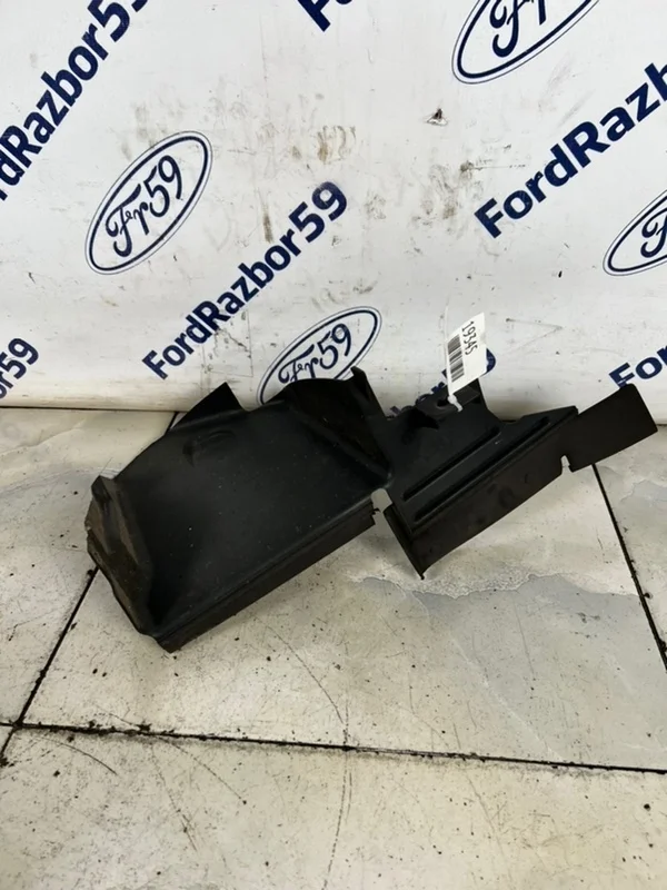 Дефлектор радиатора Ford Focus 2 2008 1517777 CB4, передний правый