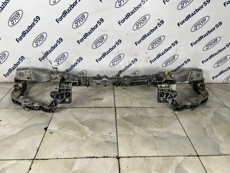 Панель передняя (телевизор) Ford Focus 3 2013 1845674 CB8