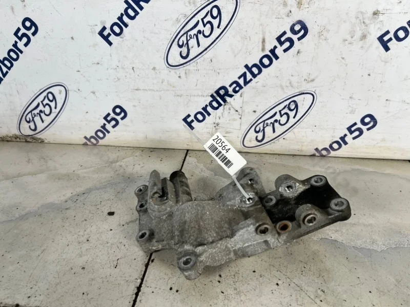 Кронштейн генератора Mitsubishi Outlander 2007 1801A024 CW5W 2.4 (4B12)