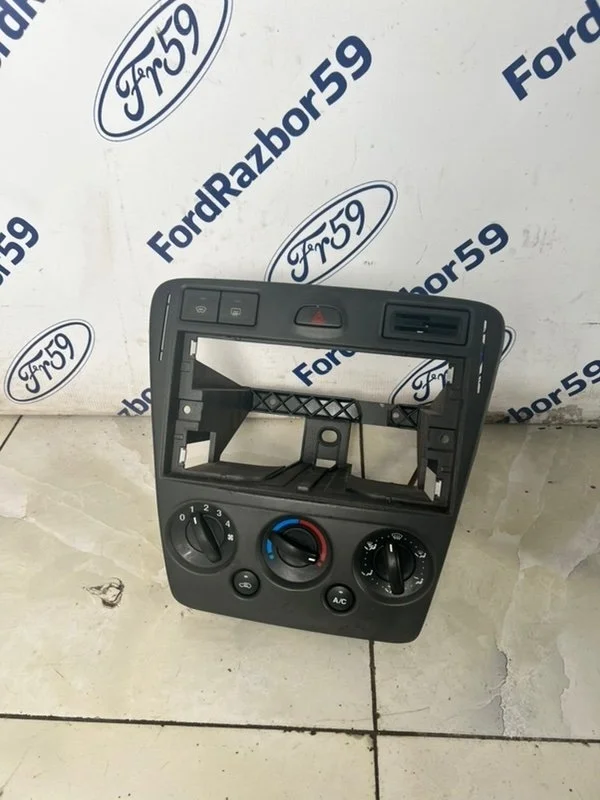 Блок управления печкой Ford Fusion 2007 1426732 CBK 1.4 (FXJA)