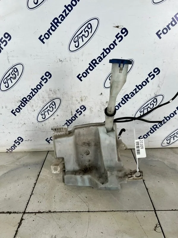 Бачок омывателя Ford Focus 3 2013 1817940 CB8 1.6 (T1DA)