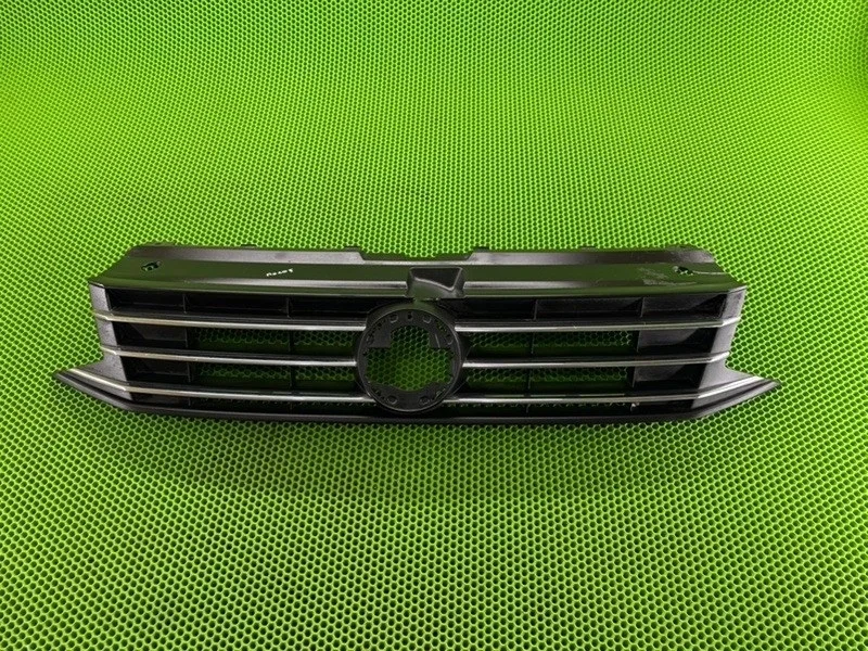 Решетка радиатора Volkswagen Polo 5 6RU853653