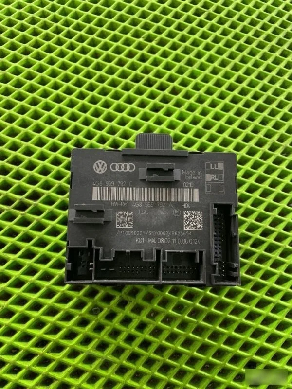 Блок комфорта Audi A6 2011-2014 4G8959792 C7, передний правый