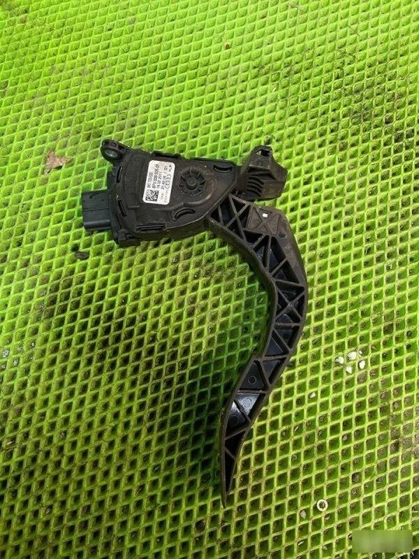 Педаль газа Audi A6 2011-2014 8K1723523 C7 CGW