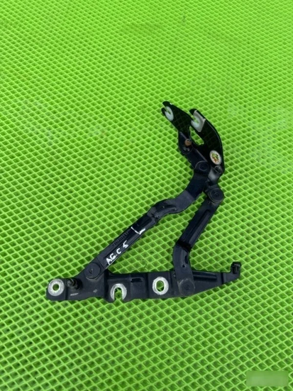 Петля багажника Audi A6 1997-2001 4B5827301 C5, левая