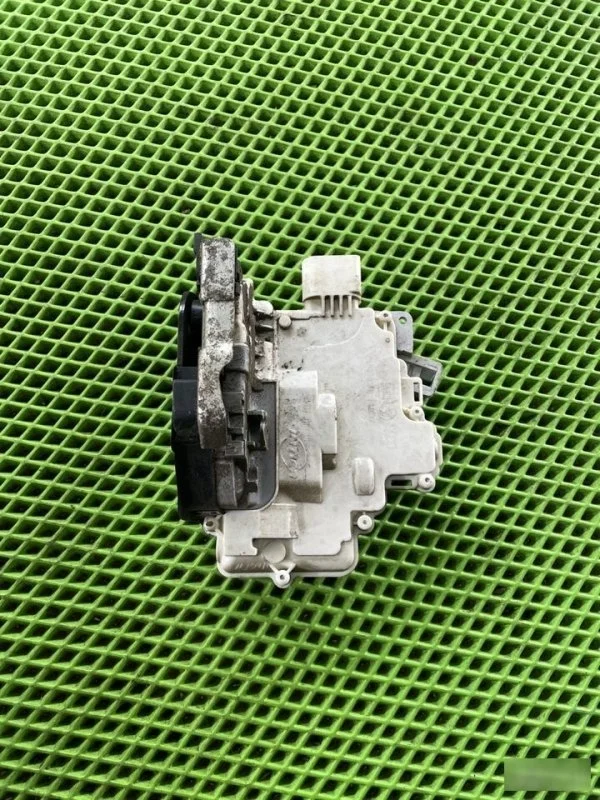 Замок двери Audi A6 2011-2014 4G0839015 C7, задний левый