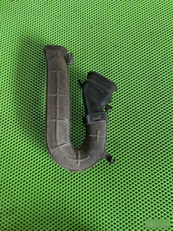 Патрубок воздуховод Chevrolet Aveo 2011-2020 95167525 T300