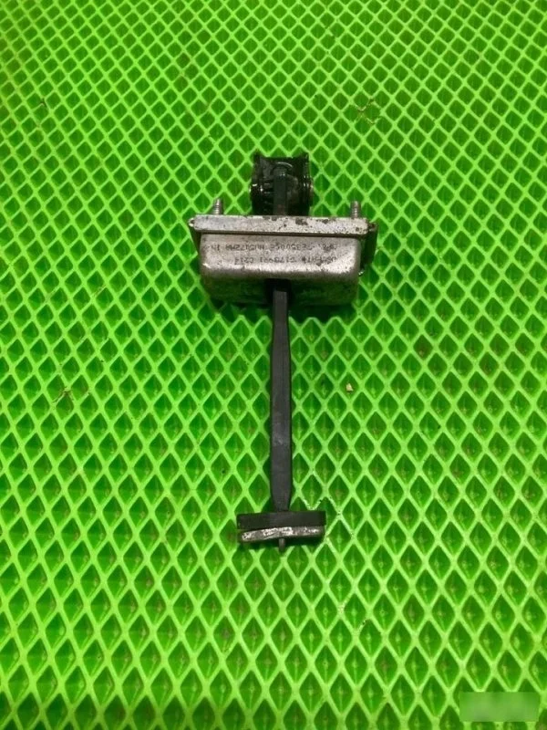 Ограничитель двери Ford Focus 2 2005-2008 1641573, передний левый