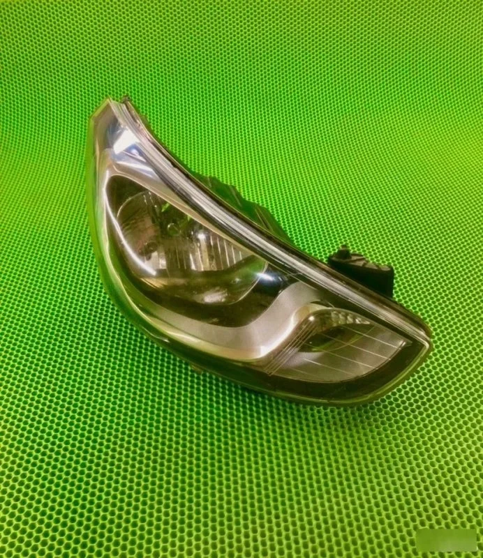 Фара Hyundai Solaris 1 2010-2014 921024L000, правая