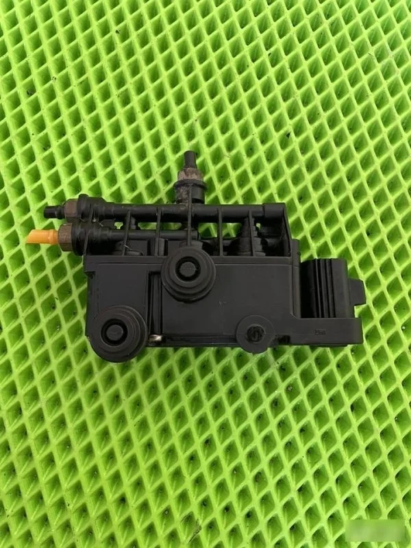 Блок клапанов пневмоподвески Land Rover Range Rover Sport 1 2005-2009 RVH000095