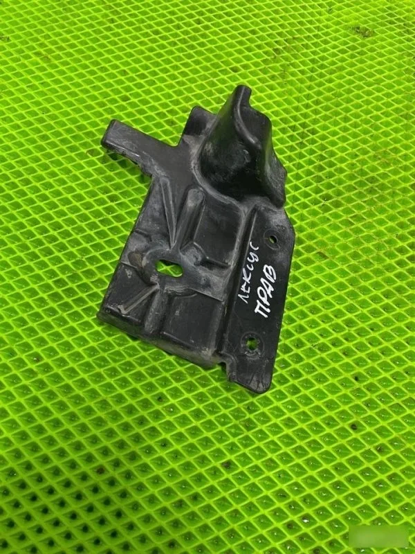 Дефлектор радиатора Lexus Gs 3 2007-2011 5315330160, правый