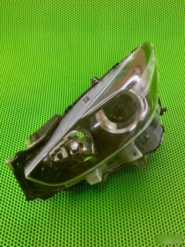 Фара галоген Mazda Mazda 3 2016-2019 B63B51040 BM, левая