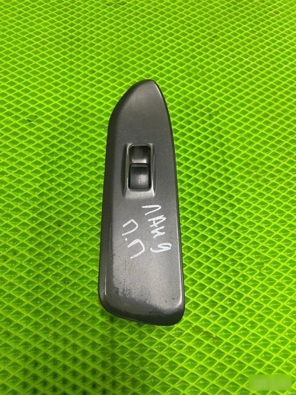 Кнопка стеклоподъемника Mitsubishi Lancer 2000-2007 8608A099 9
