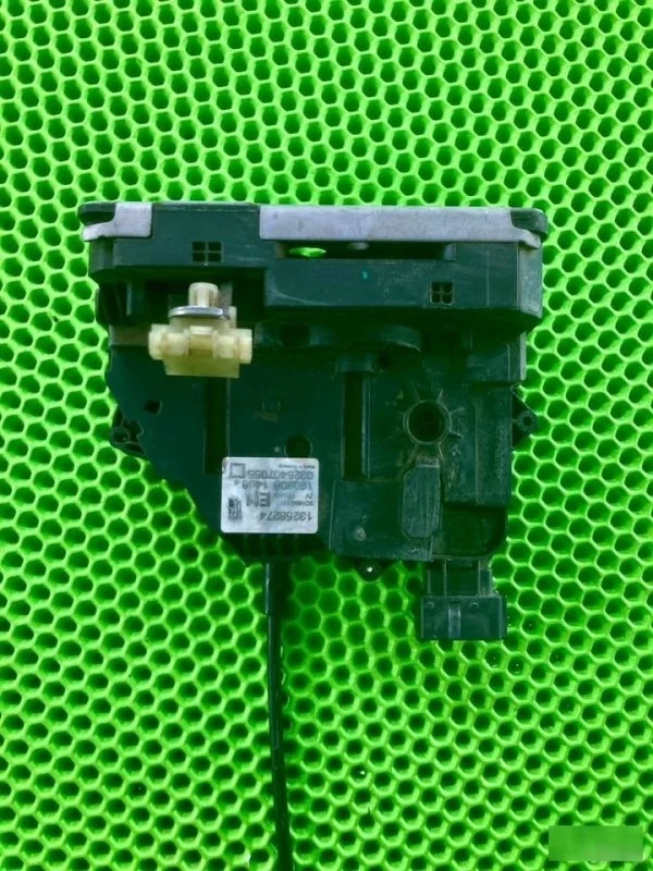 Замок двери Opel Corsa D 2010-2011 13258274, передний правый