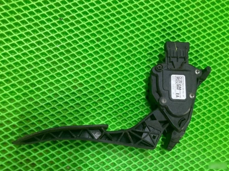 Педаль газа Opel Astra J 2009-2012 13252702