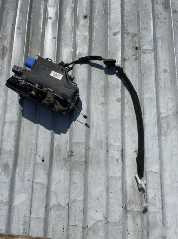 Замок двери Porsche Cayenne 7L0839015B 955, задний левый