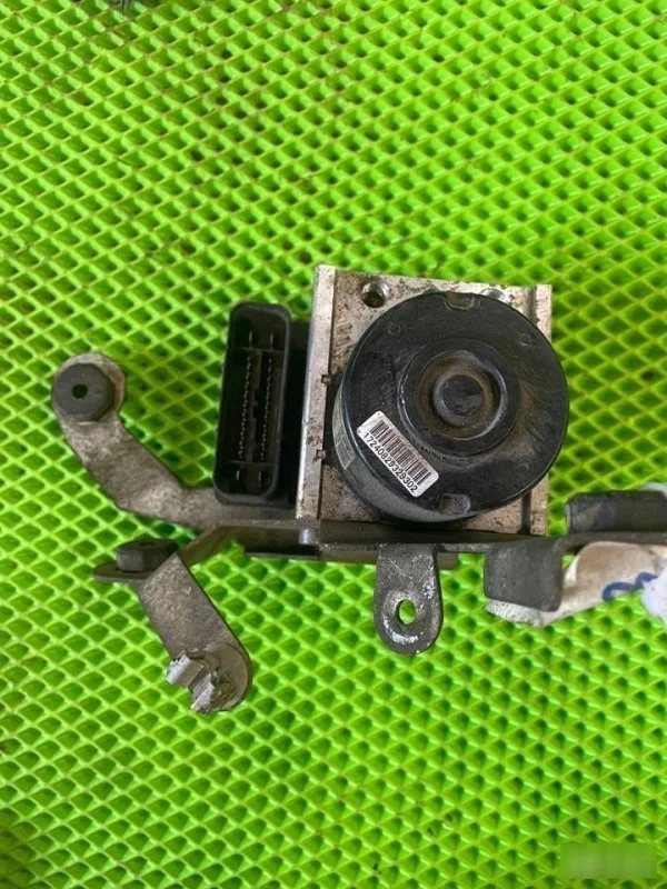 Блок ABS Renault Megane 3 476606747R