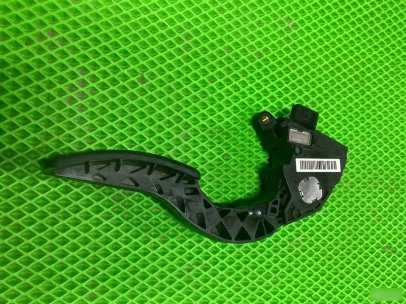 Педаль газа Renault Megane 3 2008-2014 180100020R
