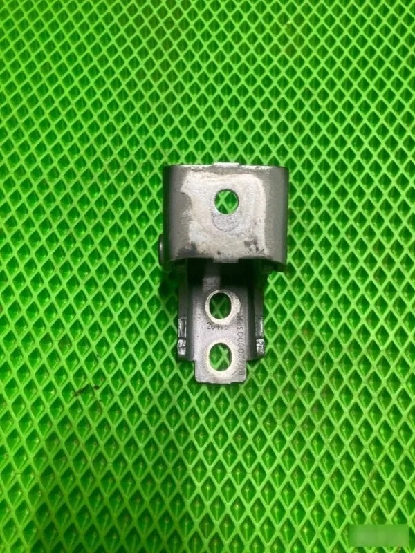 Петля двери Renault Kaptur 804200013R, передняя левая
