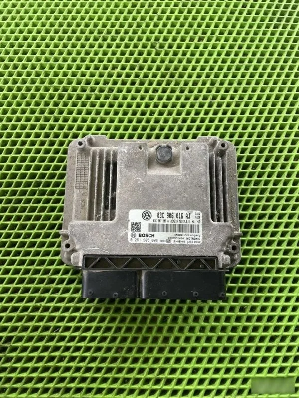 Блок управления двигателем Volkswagen Golf 6 03C906016