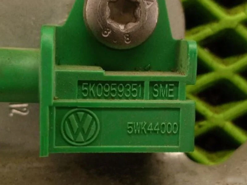 Датчик удара Volkswagen Golf 6 5K0959351