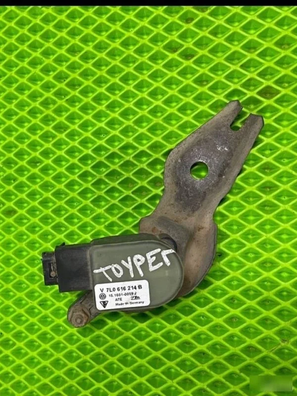 Датчик уровня подвески Volkswagen Touareg 1 2002-2006 7L0616214