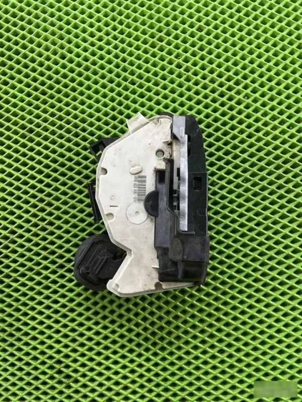 Замок двери Volkswagen Golf 6 5K4839016, задний правый