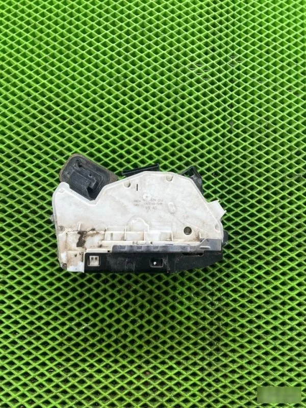 Замок двери Volkswagen Polo 5 6RF839016, задний правый