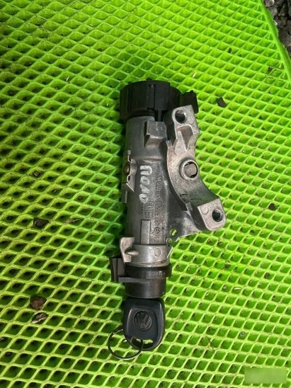 Замок зажигания Volkswagen Polo 5 6R0905851