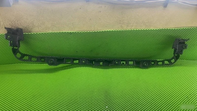 Кронштейн бампера Volkswagen Golf 6 5K6807863, задний
