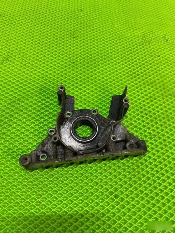 Крышка двигателя Volkswagen Passat 1996-2001 038103153 B5, передняя