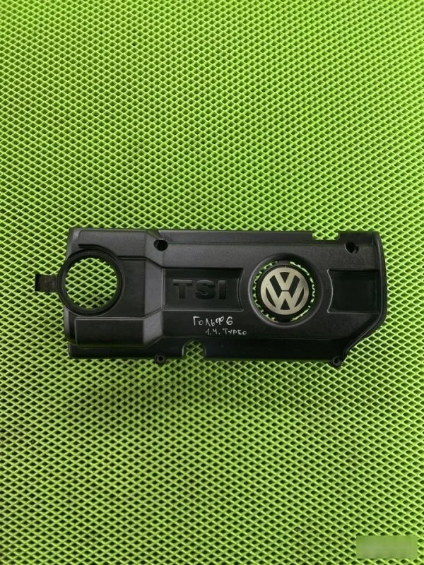 Крышка двигателя декоративная Volkswagen Golf 6 03C103925