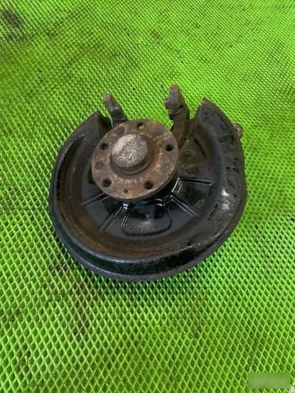 Кулак Volkswagen Golf 6 1K0505436, задний правый